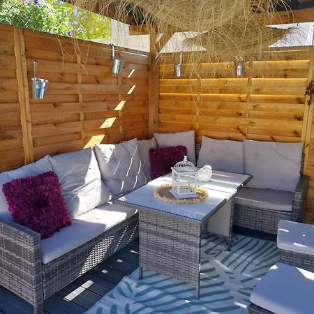Superbe Grand Studio Tout Confort Avec Exterieur Poussan Eksteriør billede