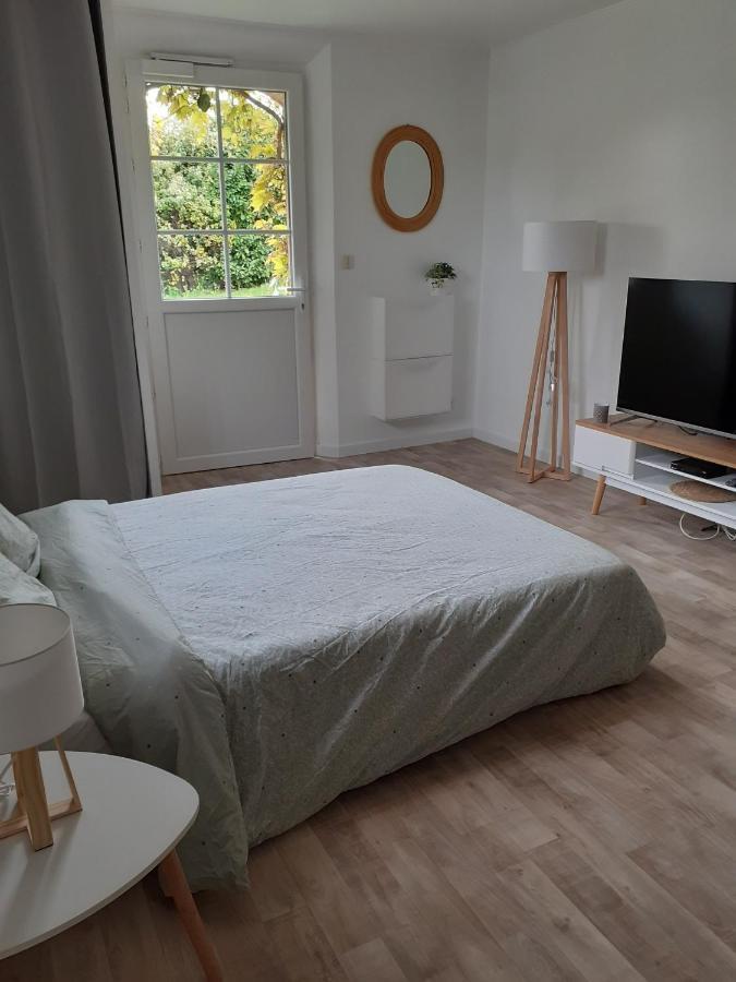 Superbe Grand Studio Tout Confort Avec Exterieur Poussan Eksteriør billede